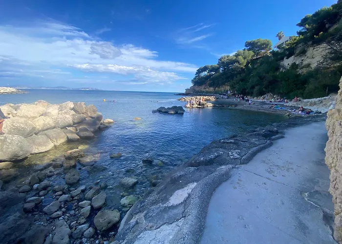 T2 vue sur le port jacuzzi terrasse et parking